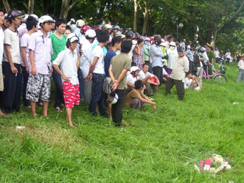 Thi the nguoi phu nu dang phan huy nam trong hang da hinh anh