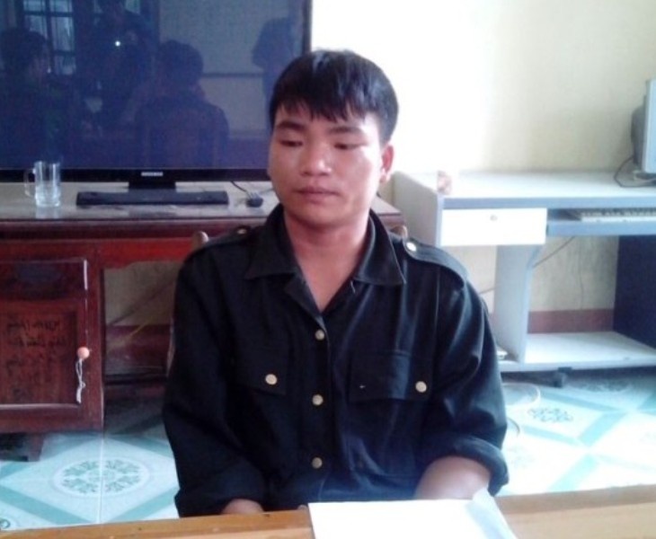 Quách Văn Đức, nam thanh niên giả danh CSCĐ bị tạm giữ tại cơ quan công an.