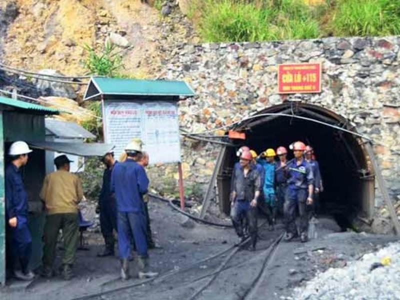 Sap ham lo khai thac than, nam cong nhan tu vong hinh anh