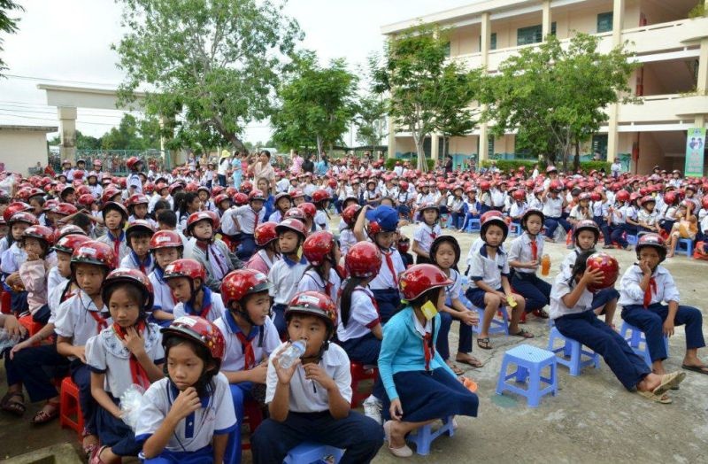 Hang chuc hoc sinh nhap vien cap cuu khi dang tren lop hinh anh