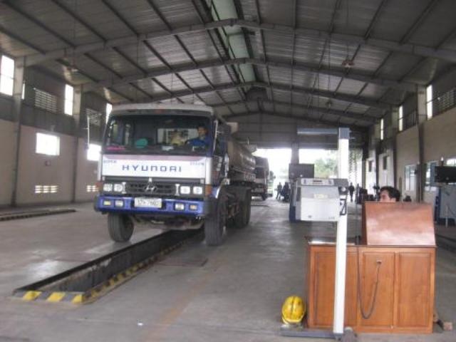 Dinh chi cong tac 7 can bo dang kiem hinh anh