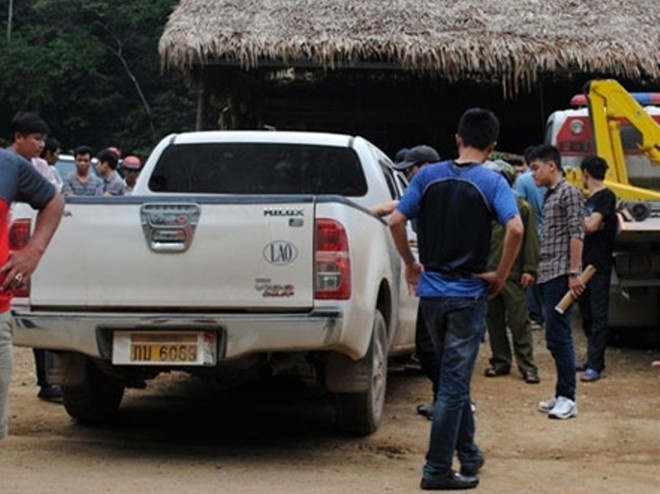 Nguoi di cung tai xe tong xe vao canh sat co lenh truy na hinh anh