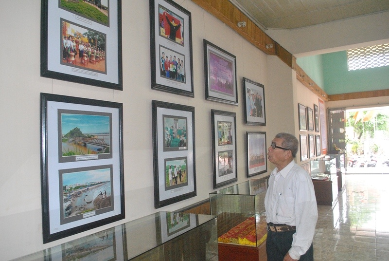 Ông Hoàng Công Khánh (ngoài 80 tuổi, trú đường Ngô Từ, TP. Thanh Hóa), một cựu binh trong chiến dịch Điện Biên Phủ. “Những chiếc xe thồ hay bồ nan, xe cút kít… là những vật dụng gắn liền với chúng tôi trong những năm tháng phục vụ chiến dịch Điện Biên. Nhớ những phương tiện này, chúng tôi đã đưa lương thực băng qua bao quả đồi, kịp thời cấp phát quân lương cho bộ đội”, ông Khánh xúc động.