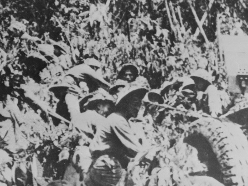 Tháng 3 năm 1953, ông được triệu tập để tham gia lực lượng pháo phòng không sắp thành lập. khi đơn vị cao xạ được thành lập, ông cùng đơn vị sang Nam Ninh, tỉnh Quảng Tây (Trung Quốc) để huấn luyện. Trong thời gian huấn luyện, ông được chỉ định là Trung đội phó thuộc Đại đội 829, Tiểu đoàn 394, Trung đoàn 367 và được kết nạp vào Đảng Lao động Việt Nam. Sau 8 tháng huấn luyện ở Trung Quốc, tháng 12 năm 1953, ông cùng đơn vị về nước và ngay lập tức hành quân lên Điện Biên Phủ để chuẩn bị tham chiến. Ông được điều về đại đội 827 làm Trung đội phó Trung đội 2, trực tiếp phụ trách Khẩu đội 3 thay Khẩu đội trưởng bị thương. Khẩu đội ông được giao sử dụng khẩu pháo cao xạ 37mm số hiệu 510681, thuộc loại pháo phòng không 37mm 1 nòng mẫu 61-K kiểu M1939 có gắn lá chắn đạn với 2 cửa ngắm dành cho pháo thủ số 1 và số 2, do Liên Xô sản xuất và viện trợ cho Việt Nam Dân chủ Cộng hòa.