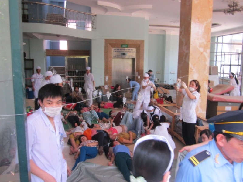 Sau khi xảy ra sự việc, các công nhân bị ngộ độc đã được chuyển lên bệnh viện đa khoa Hợp Lực cấp cứu.