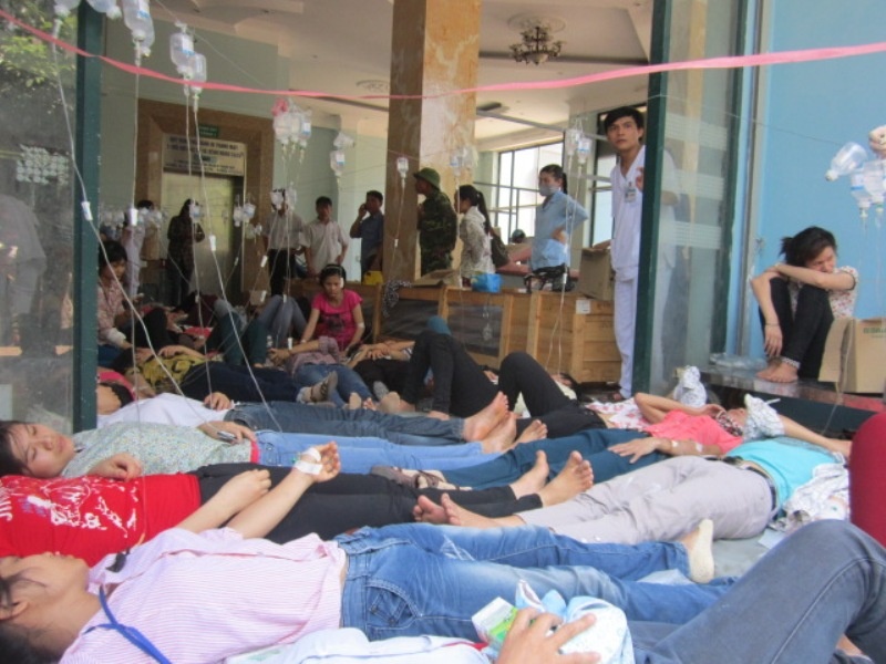 Hang tram cong nhan Thanh Hoa nhap vien vi ngo doc hinh anh