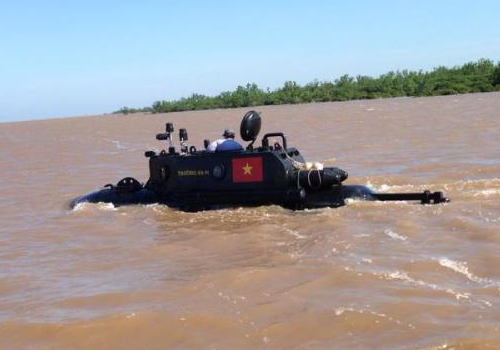 Tau ngam Truong Sa mini thu nghiem tren bien hinh anh
