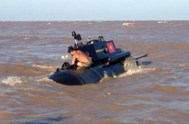 Tau ngam Truong Sa gap su co tren bien vi gay chan vit hinh anh