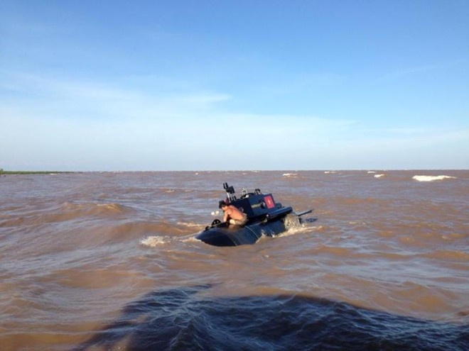 Ông Hòa tự sửa tàu khi gặp sự cố trên biển ngày 30/5.