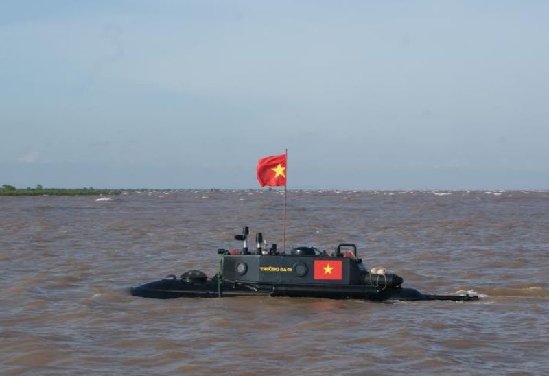 Hình ảnh tàu ngầm Trường Sa 01 thử nghiệm trên biển chiều 30/5.