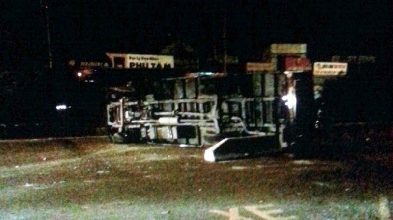 Xe dac chung cong an lat nhao tren quoc lo 1 hinh anh