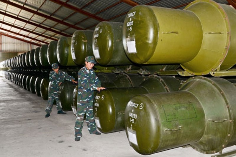 Về Cam Ranh giữa cái nắng nóng gay gắt của những ngày mùa hạ, chúng tôi được chứng kiến một buổi huấn luyện của dây chuyền sản xuất đạn Tên lửa của Tiểu đoàn kỹ thuật Trung đoàn 274, Sư đoàn PK 377.