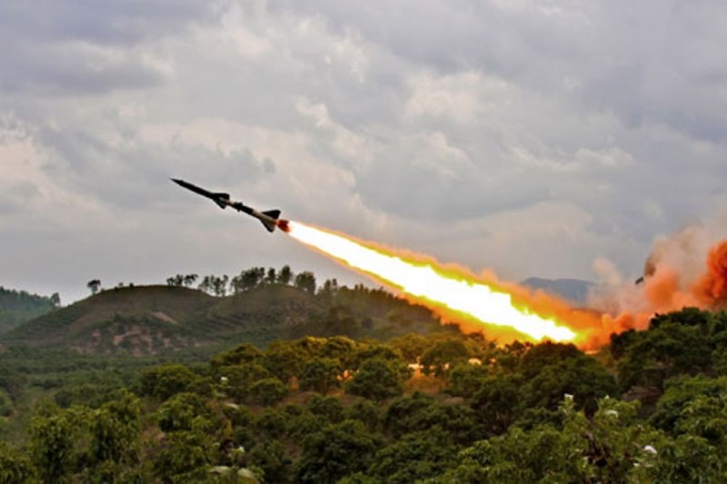 Linh phong khong tap luyen lap dau dan ten lua hinh anh