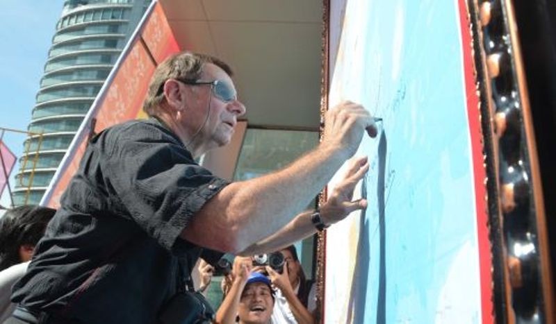 Hoc gia quoc te ky vao ban do VN co Hoang Sa - Truong Sa hinh anh