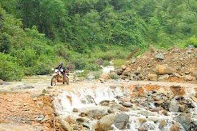 Duong len mien nui Thanh Hoa sat lo nghiem trong do mua lu hinh anh