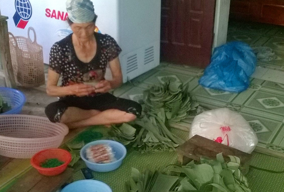 Tran tinh cua chu tiem nem chua bi chup anh che bien ban hinh anh