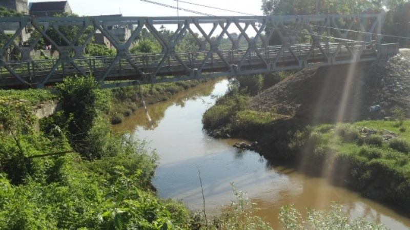 Nam sinh nhay cau tu tu vi bi bo me mang hinh anh