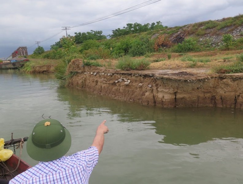  Theo người dân địa phương, tình trạng sạt lở đất diễn ra vài năm trở lại đây.