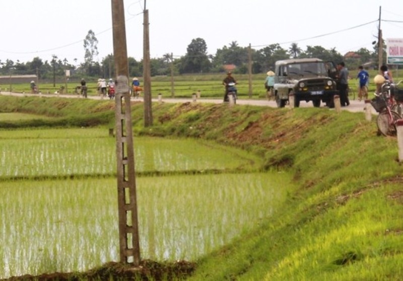 Trai tre thiet mang trong cuoc huyet chien luc nua dem hinh anh