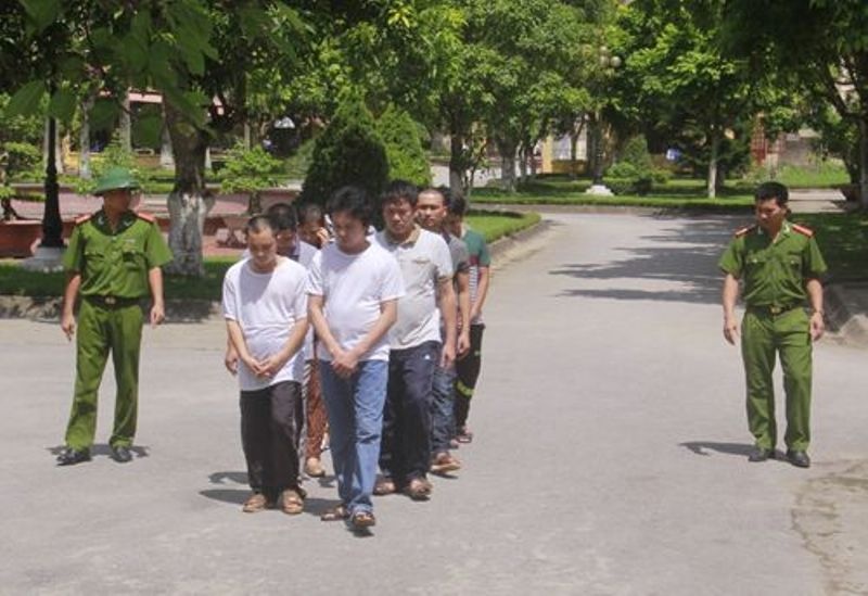 11 nghi can trong vụ án bị dẫn giải về cơ quan điều tra.