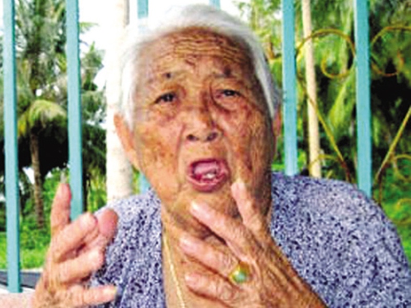 Bà Mười Bầu kể lại về chuyện cha mình từng là thành viên cướp biển.