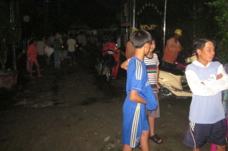 Chong cuu vo bi dien giat, ca hai tu vong hinh anh