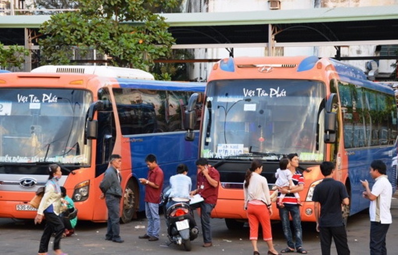 Nem da xe khach, trung mat lai xe hinh anh