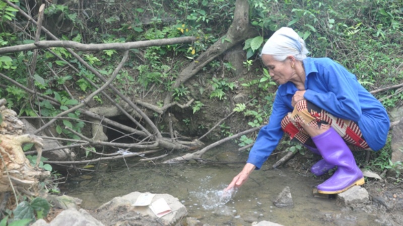 Ky la mo nuoc chua duoc benh o xu Muong hinh anh