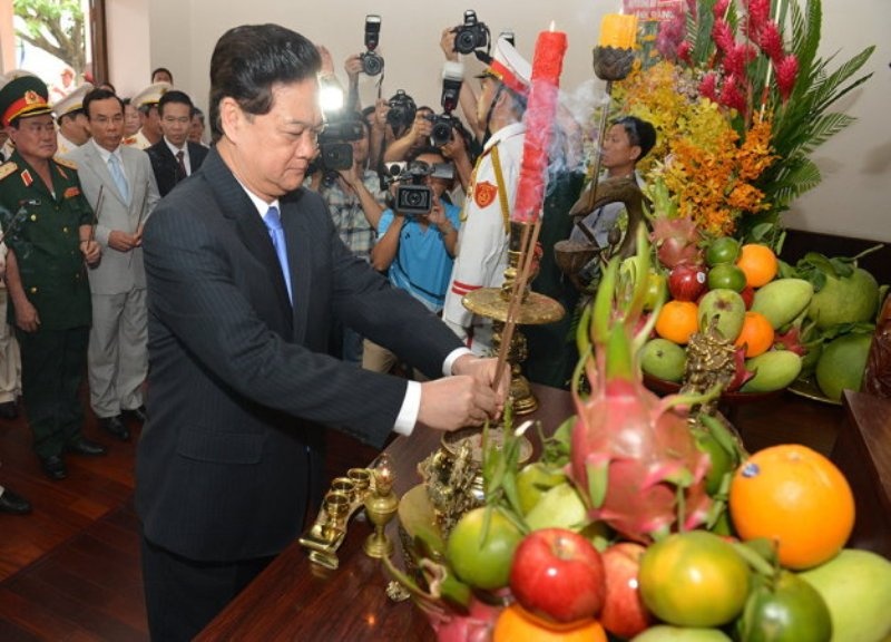 Thu tuong dang huong tuong niem Chu tich Ho Chi Minh hinh anh