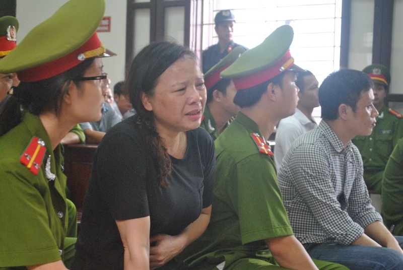 Sự hối hận hằn nguyên trên gương mặt các bị cáo còn lại. Ảnh: Duy Cảnh