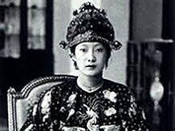 Vua Bao Dai cuoi vo va chuyen ‘pha le’ tan phong hoang hau hinh anh