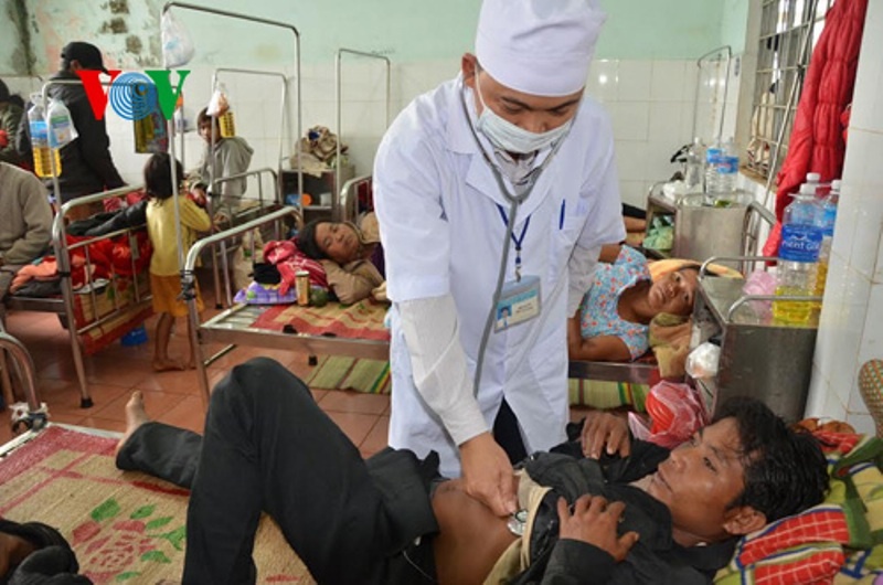 Du dam tang, hon 100 nguoi bi ngo doc thuc pham hinh anh