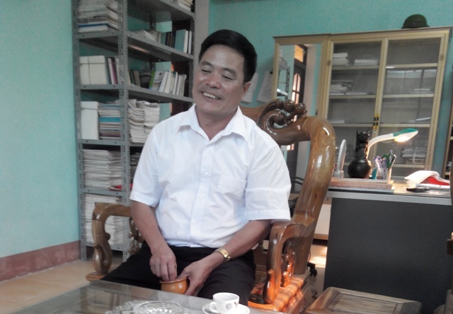 Thu ky toa tran tinh viec cam tien cua bi can truoc phien xu hinh anh