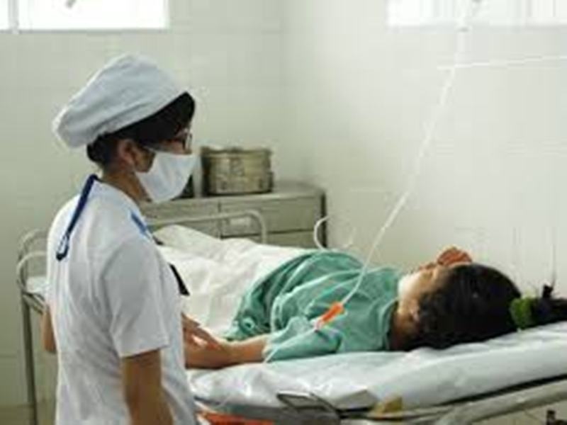 Sinh gap tren taxi, be trai 2,7 kg ra doi an toan hinh anh