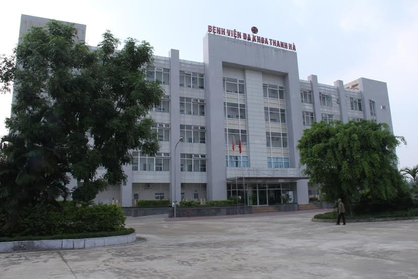 Nguoi dan ong nhay tu tang bon benh vien hinh anh