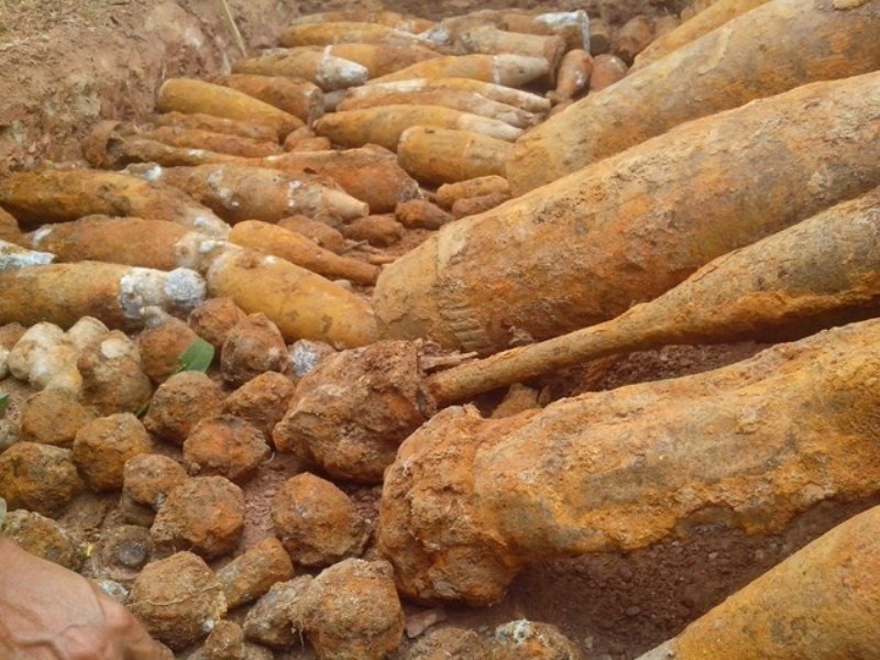 Phat hien ham chua 159 qua bom, dan tai cua khau hinh anh