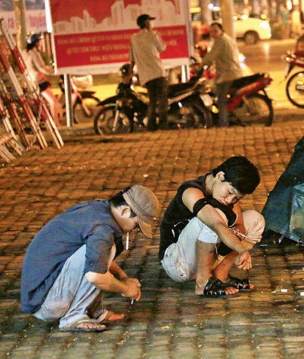 Ông Nguyễn Văn Dũng - cán bộ văn phòng Công an TP.HCM - cho biết tính đến cuối tháng 5-2014, toàn TP có 19.213 người nghiện, đó là chưa tính hơn 5.700 người cai nghiện tập trung đã trốn trại từ năm 2003.