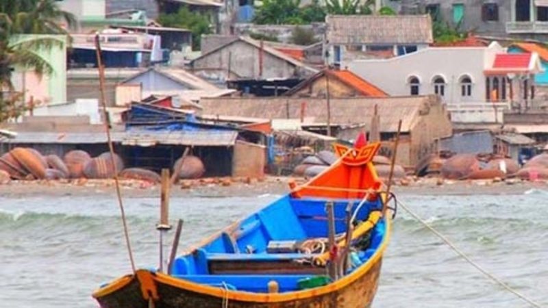 Một con thuyền ở Mũi Né