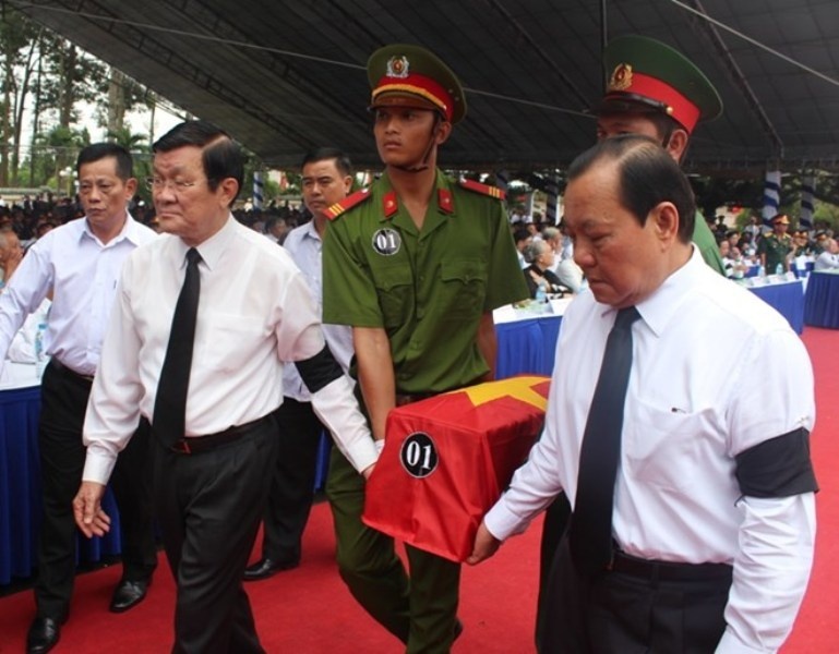 Ông Trương Tấn Sang - Ủy viên Bộ Chính trị, Chủ tịch nước, ông Lê Thanh Hải – Ủy viên Bộ Chính trị, Bí thư Thành ủy TPHCM  tham dự lễ truy điệu