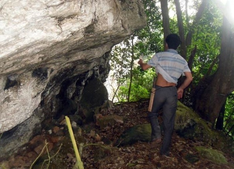 Đường lên hang “Ma Xá”.