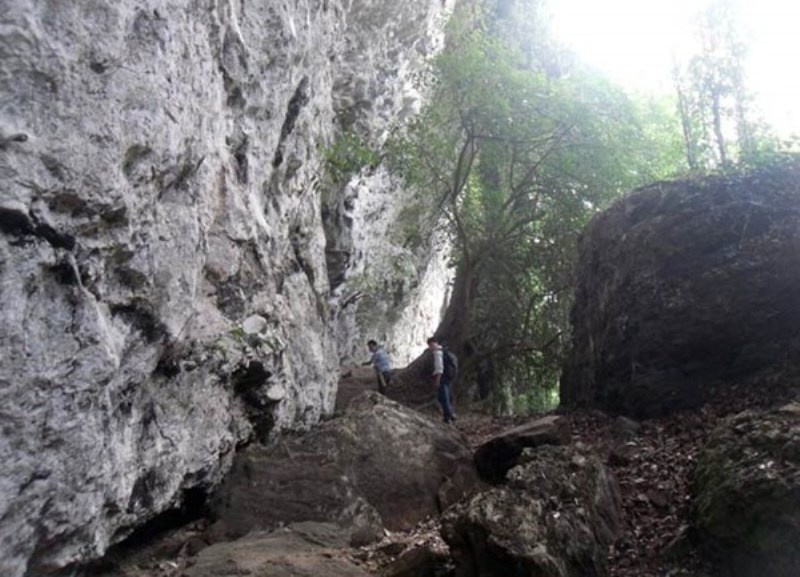 Hang là những mái đá hình vòm.