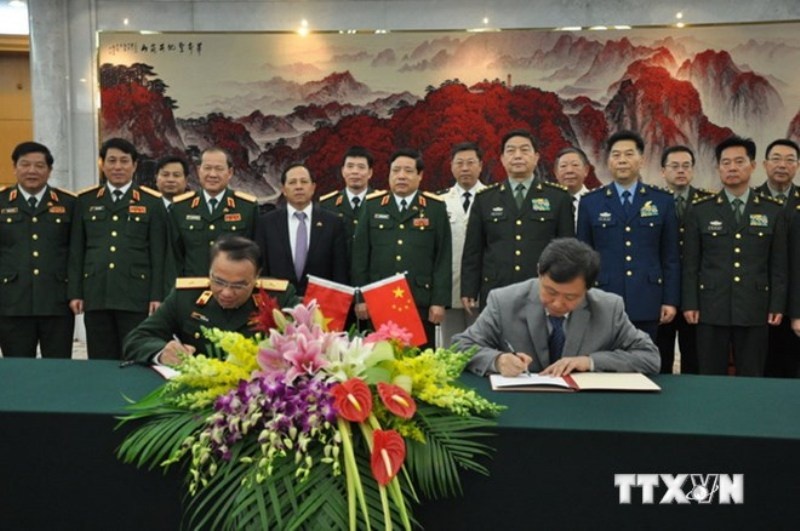 Lễ ký Bản ghi nhớ kỹ thuật điện thoại trực tiếp. (Ảnh: Đức Thu/TTXVN)