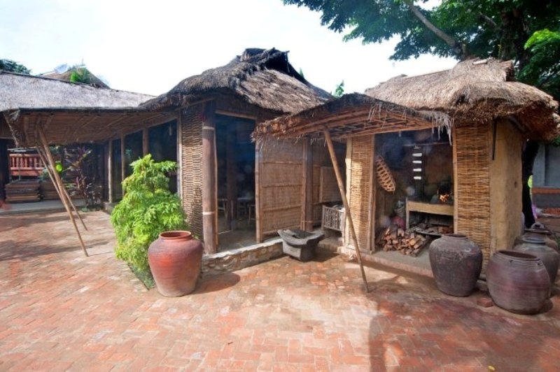 Ngoi nha tranh tre thuan Viet co 102 nam tuoi hinh anh