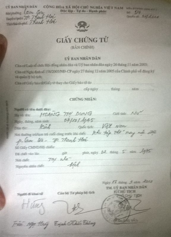 UBND phường Lam Sơn xác nhận bà Dung đã qua đời cách đây gần 40 năm. Tuy nhiên, thực tế, bà còn sống khỏe mạnh. Ảnh: Duy Cảnh.