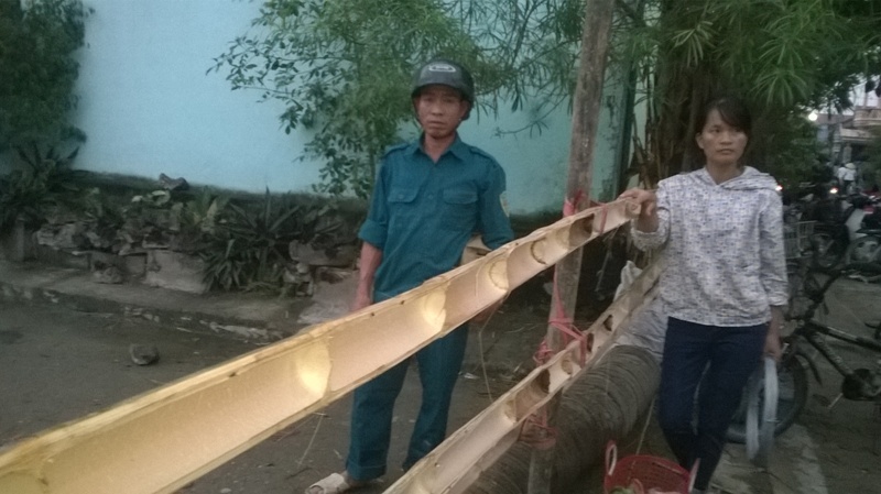 Song song với việc sơ tán dân (đặc biệt là người già, phụ nữ và trẻ em) khỏi khu vực nguy hiểm. Nhà chức trách địa phương cũng đã lập rào chắn đường qua lại hiện trường để tránh xảy ra điều đáng tiếc. 