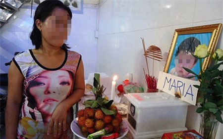 Choi dua, be gai 4 tuoi roi tu tang 6 xuong dat tu vong hinh anh