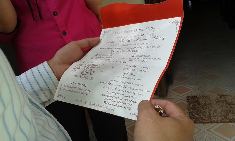 Vien truong lam dam cuoi cho con tai nhiem so vi nha co tang hinh anh