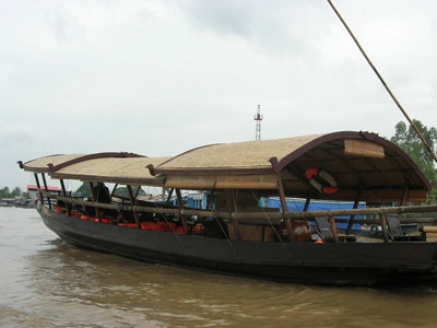 Hon 50 nguoi trong song bac tien ty tren song bi tom gon hinh anh