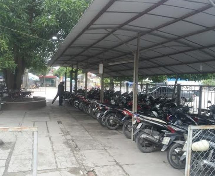 Nhà xe nơi nghi can gửi lại chiếc xe cướp được sau khi gây án. Địa điểm này chỉ cách hiện trường chừng 3km. Ảnh: Duy Cảnh.