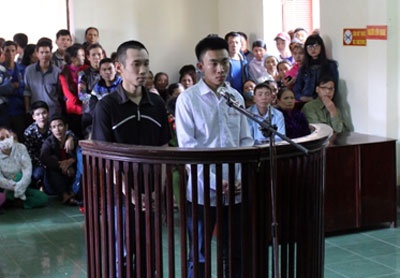 Cong an nghia vu giup hoc sinh dot nhap trai giam trom sung hinh anh